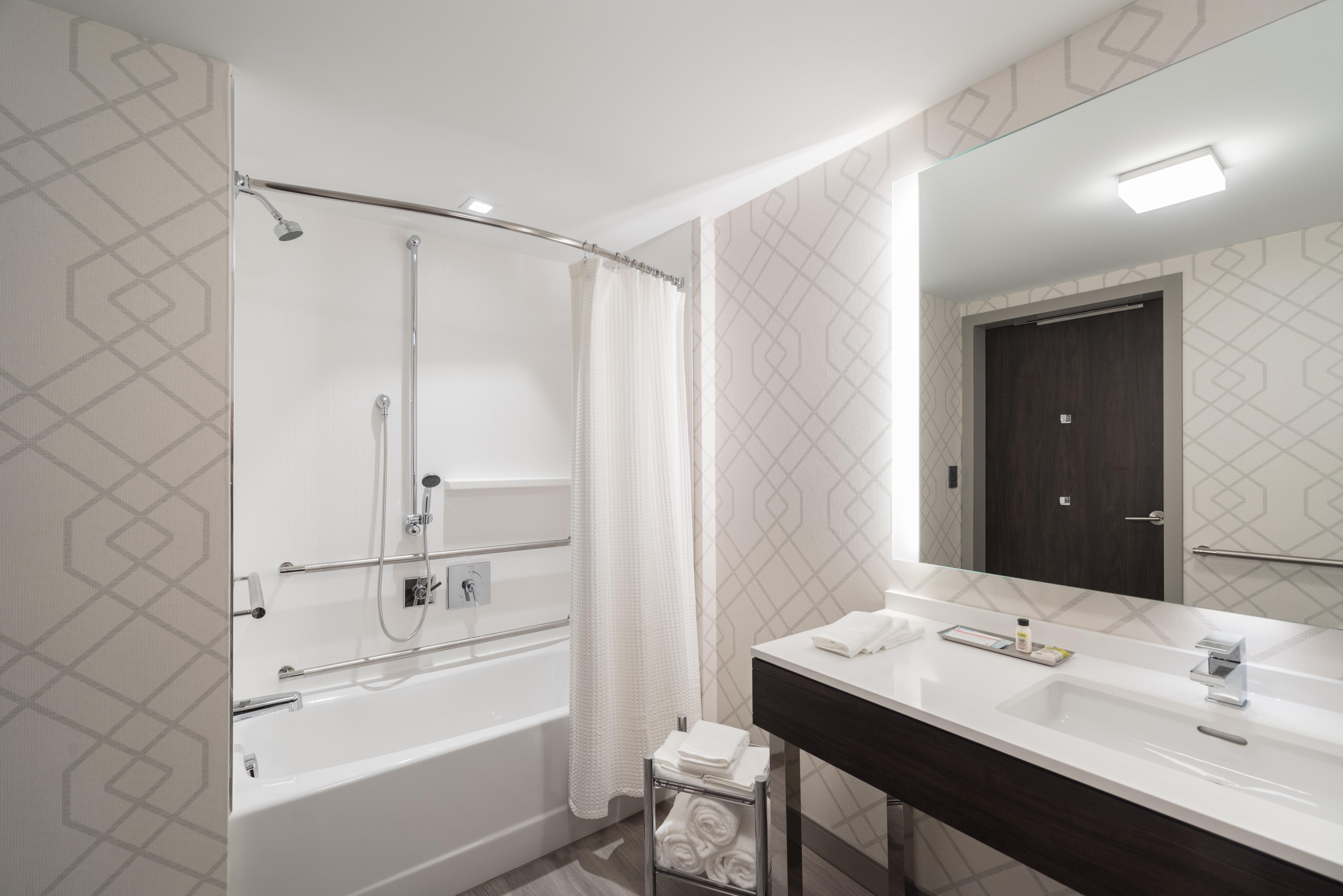 Holiday Inn Boston Logan Airport - Chelsea By Ihg Exterior foto