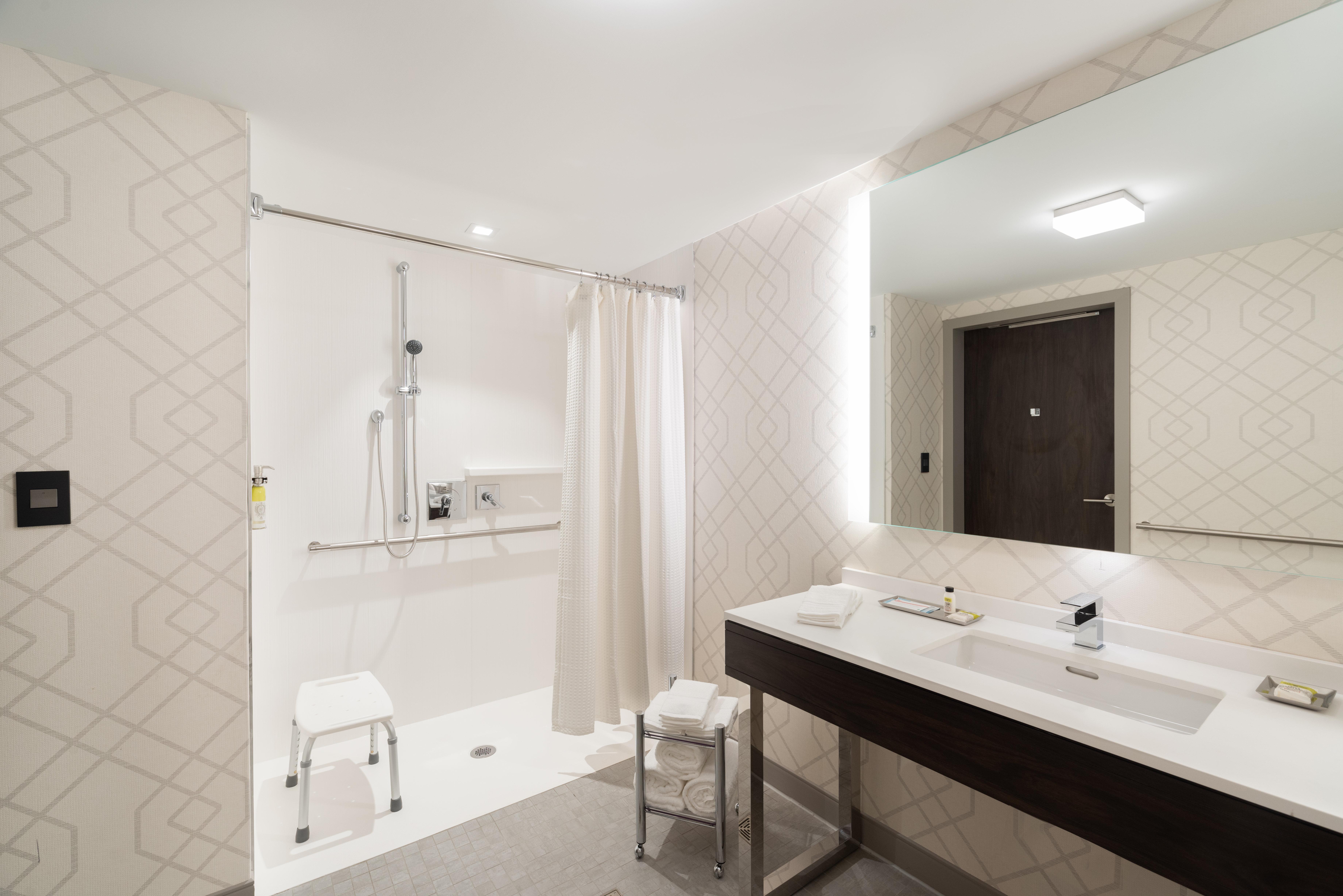 Holiday Inn Boston Logan Airport - Chelsea By Ihg Exterior foto