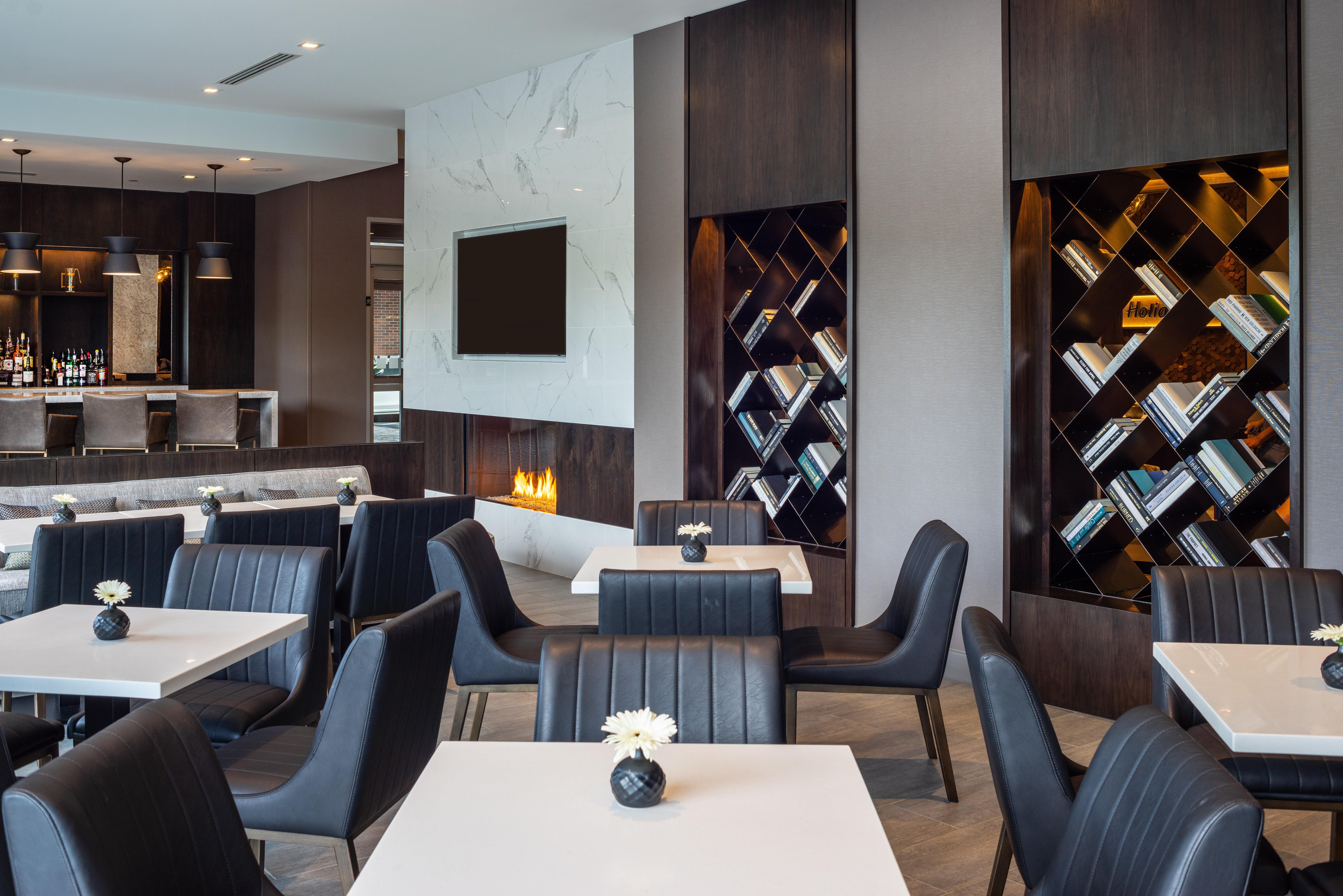 Holiday Inn Boston Logan Airport - Chelsea By Ihg Exterior foto
